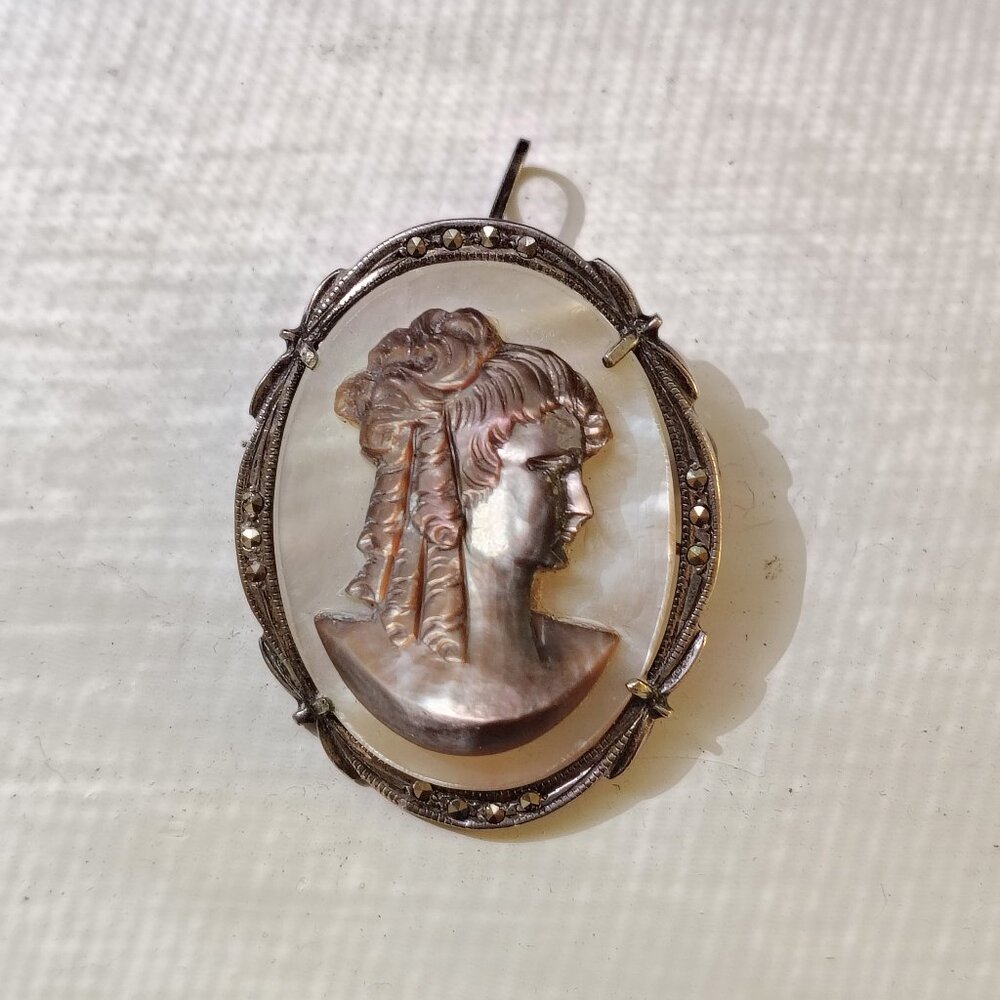 Vintage shell mother of pearl sterling cameo brooch pendant